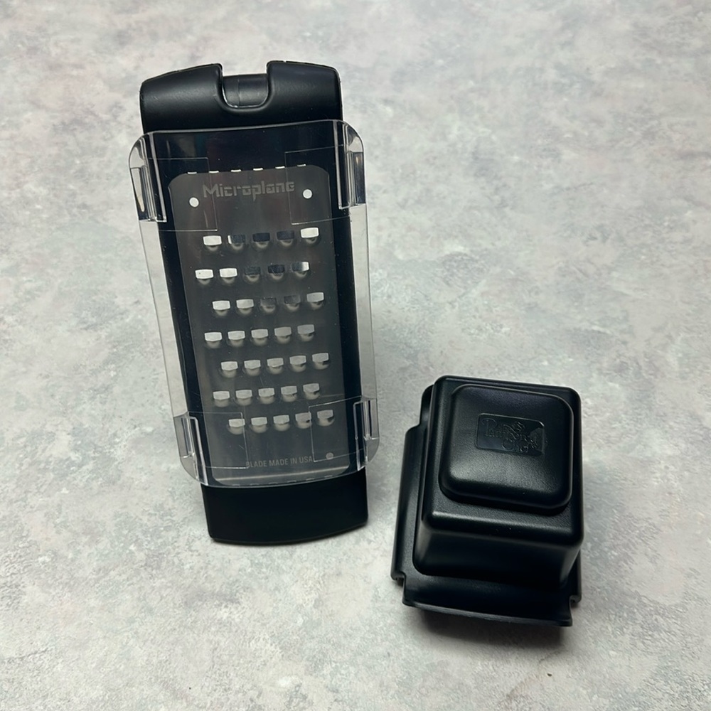 Pampered chef coarse grater, new never used